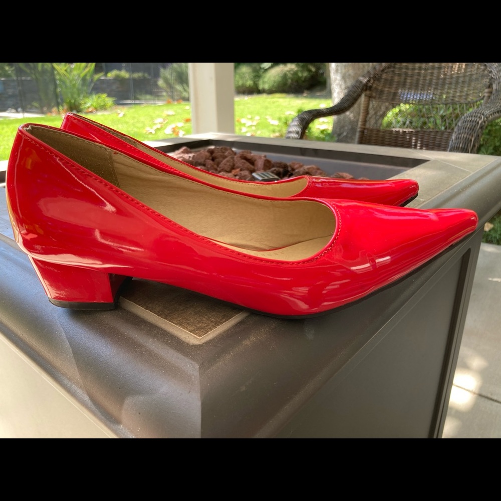 Red pumps size 39 (US 8)